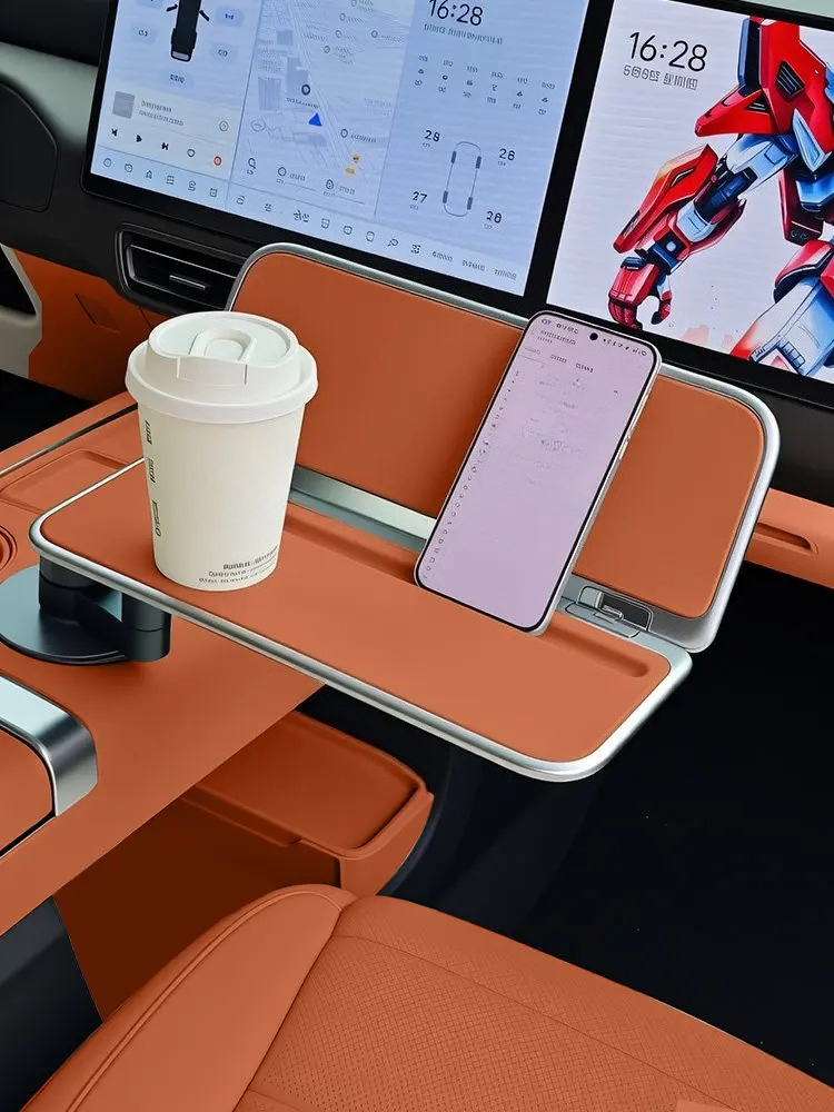 センターコンソール用小型テーブル 折りたたみ式カップホルダー - Leatherwork Table のレビューと価格