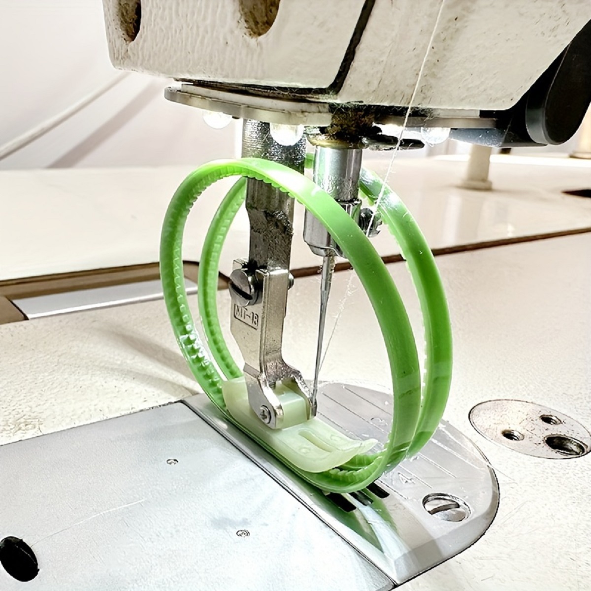 3 個 MT 18 ダブルローラータンク押え本縫い革ベルトリ - Leatherwork Press のレビューと価格